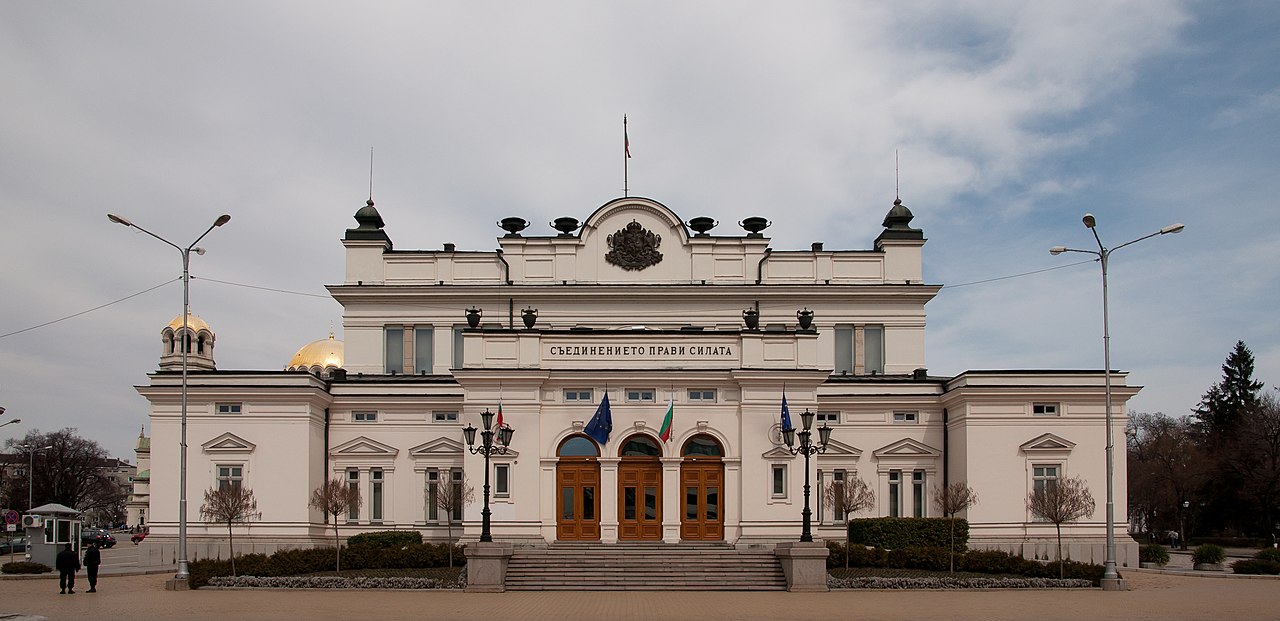 Early turnout in Bulgaria’s snap election points to a busier polling day than 2024
