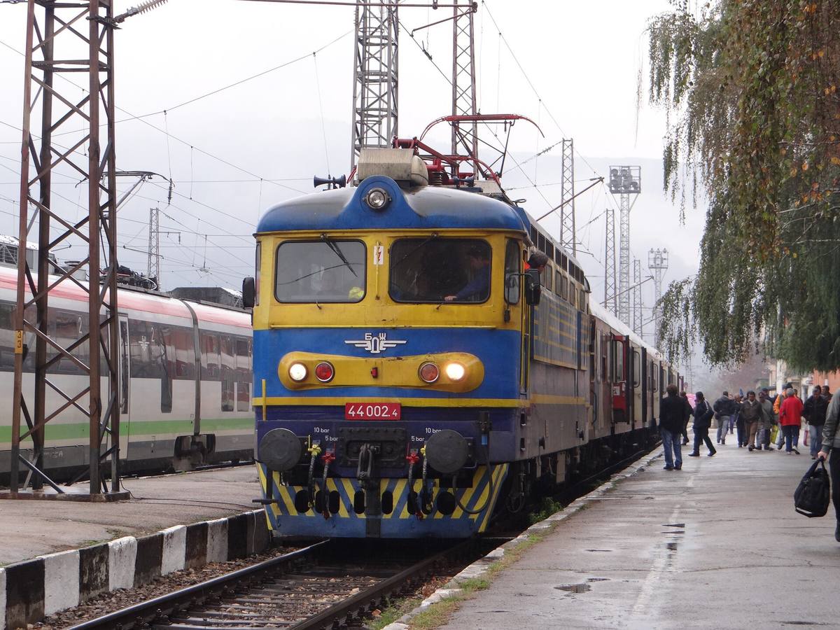 BDZ class 44 locomotive at Pernik railway station, an everyday scene on the Bulgarian State Railways intercity network